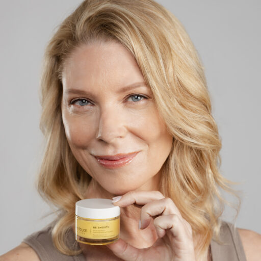 Be Smooth_Carrie_Holding Product-1093.jpg