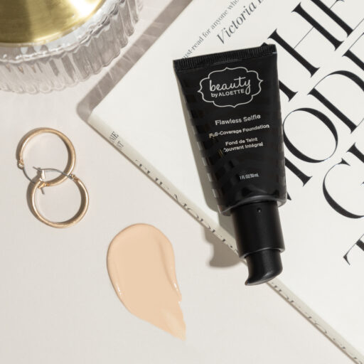 Flawless selfie - light - lifestyle - cream 300.jpg